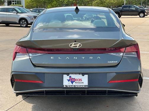2025 Hyundai ELANTRA Limited