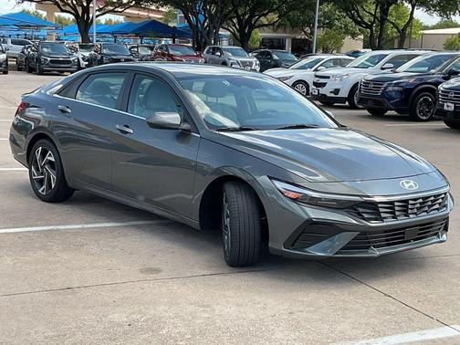 2025 Hyundai ELANTRA Limited