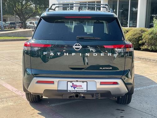 2025 Nissan Pathfinder Platinum FWD