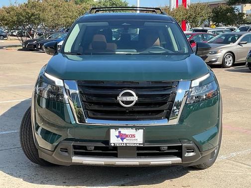 2025 Nissan Pathfinder Platinum FWD