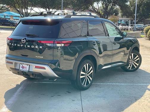2025 Nissan Pathfinder Platinum FWD