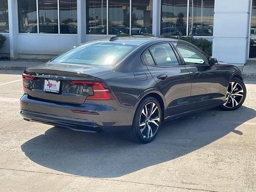 2024 Volvo S60 B5 Core Dark Theme