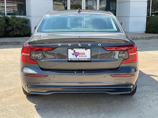 2024 Volvo S60 B5 Core Dark Theme