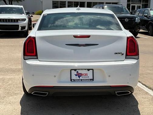 2022 Chrysler 300 S