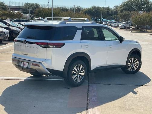2025 Nissan Pathfinder SL FWD