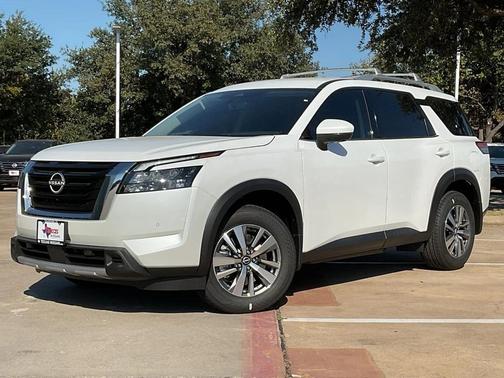 2025 Nissan Pathfinder SL FWD