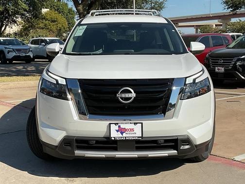2025 Nissan Pathfinder SL FWD