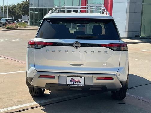 2025 Nissan Pathfinder SL FWD