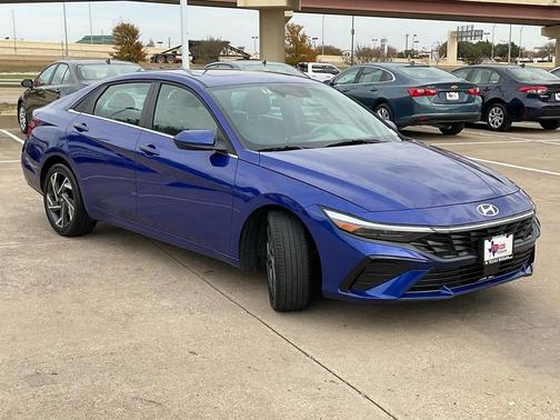 2025 Hyundai ELANTRA SEL