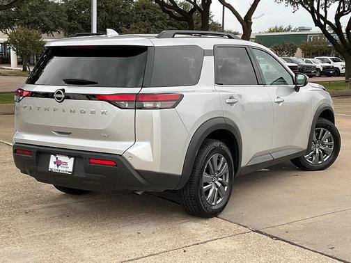 2024 Nissan Pathfinder SV FWD