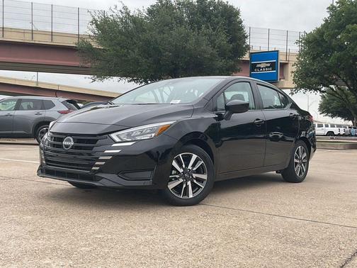 Super Black 2025 Nissan Versa 1.6 SV