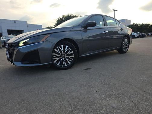 Gun Metallic 2025 Nissan Altima 2.5 SV