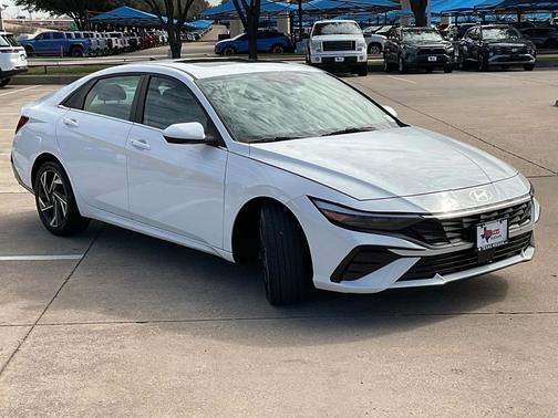 2025 Hyundai ELANTRA SEL