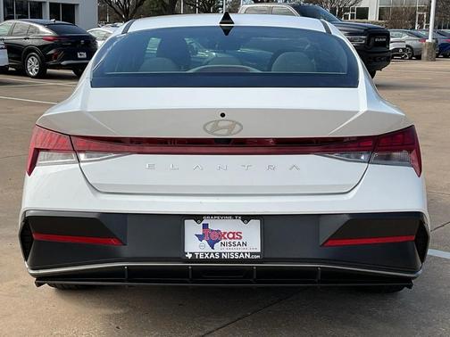 2025 Hyundai ELANTRA SEL