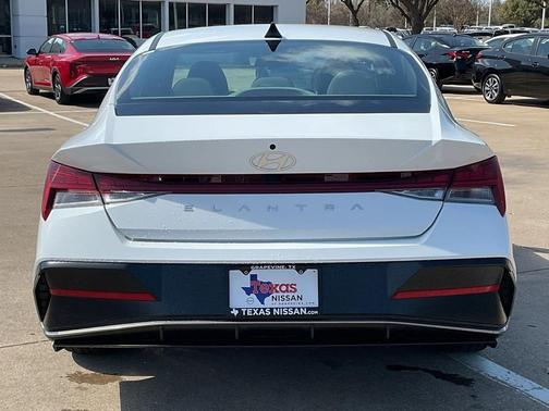 2025 Hyundai ELANTRA SEL