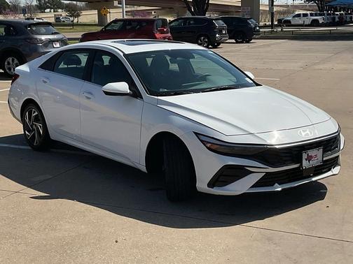 2025 Hyundai ELANTRA SEL