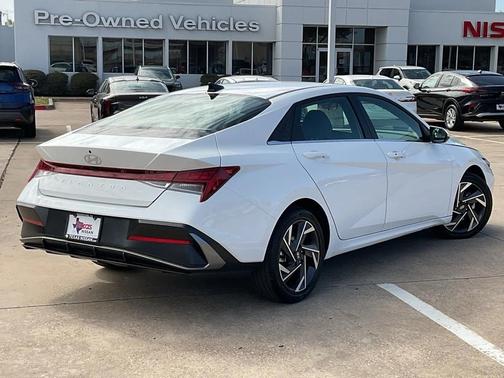 2025 Hyundai ELANTRA SEL