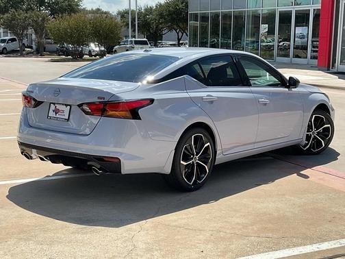 2025 Nissan Altima SR FWD
