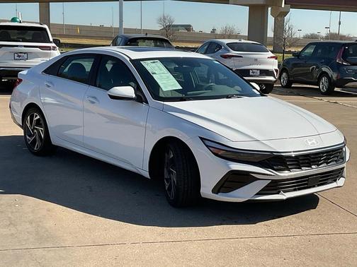 2025 Hyundai ELANTRA SEL