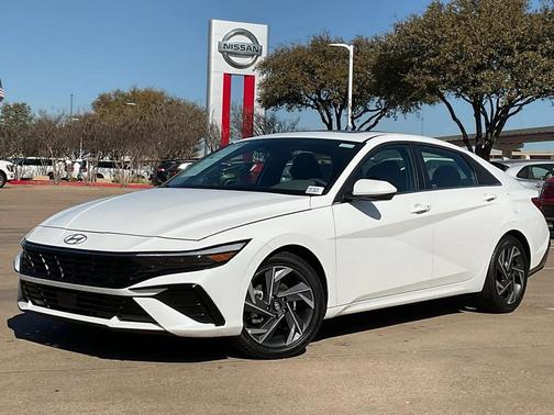 2025 Hyundai ELANTRA SEL