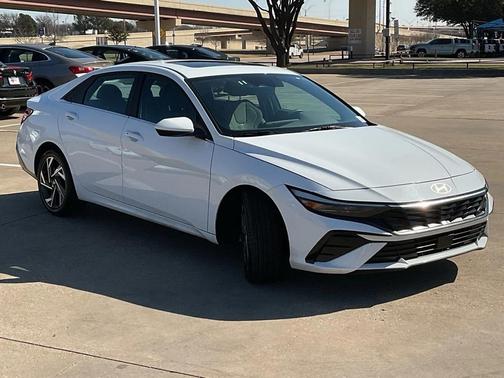 2025 Hyundai ELANTRA SEL