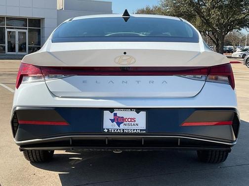 2025 Hyundai ELANTRA SEL