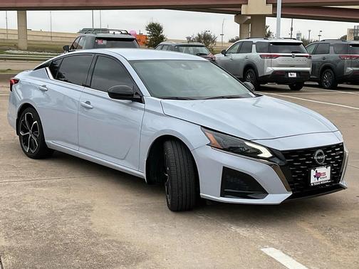 2023 Nissan Altima SR FWD