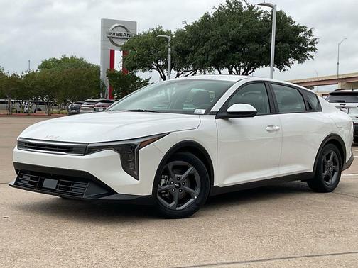 Snow White Pearl 2025 Kia K4 LXS