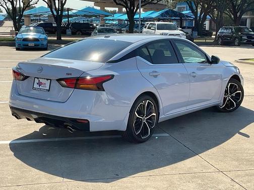 2025 Nissan Altima SR FWD