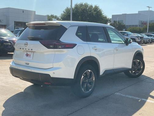 Everest White Pearl 2025 Nissan Rogue SV