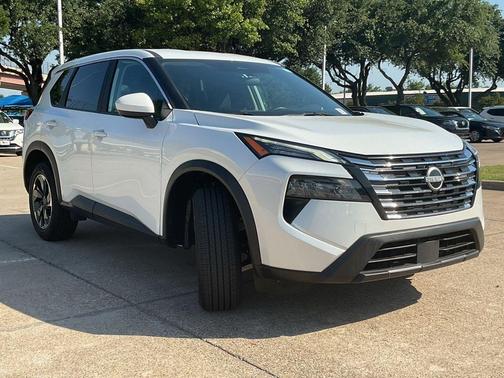 Everest White Pearl 2025 Nissan Rogue SV