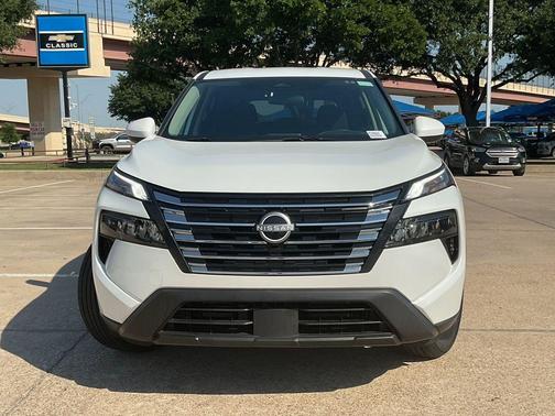 Everest White Pearl 2025 Nissan Rogue SV