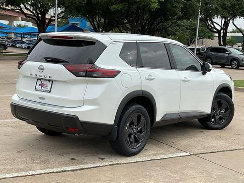 Everest White Pearl Tricoat 2026 Nissan Rogue SV