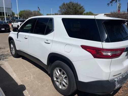 Summit White 2021 Chevrolet Traverse LS