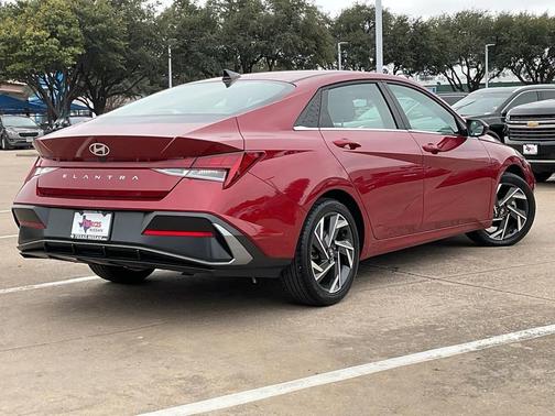 2025 Hyundai ELANTRA SEL