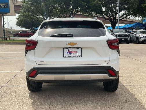 Summit White 2025 Chevrolet Trax LT