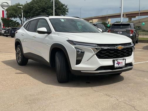 Summit White 2025 Chevrolet Trax LT