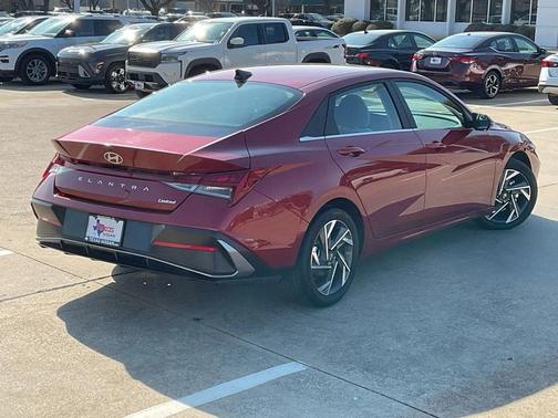 2025 Hyundai ELANTRA Limited