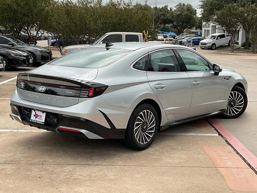 2024 Hyundai SONATA Hybrid SE