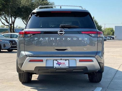 2025 Nissan Pathfinder SL FWD