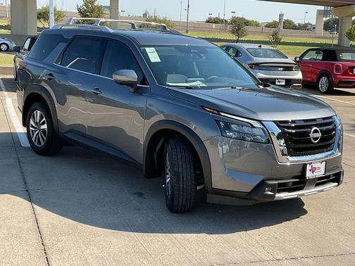 2025 Nissan Pathfinder SL FWD