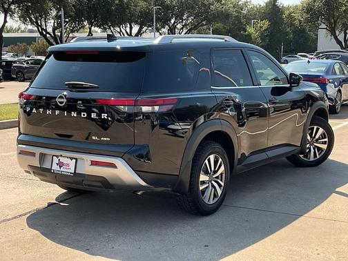 2022 Nissan Pathfinder SL 4WD