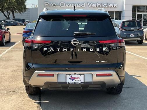 2022 Nissan Pathfinder SL 4WD