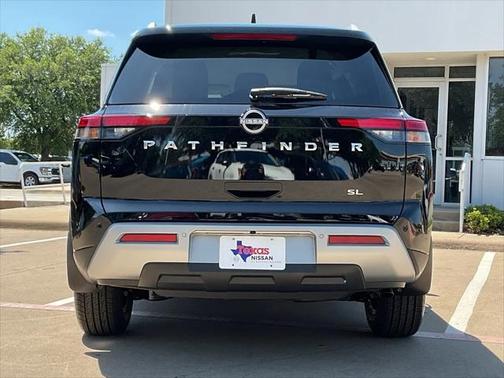 2025 Nissan Pathfinder SL FWD