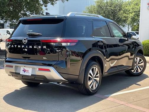 2025 Nissan Pathfinder SL FWD