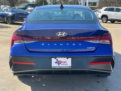 2025 Hyundai ELANTRA Limited