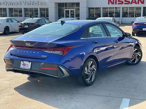 2025 Hyundai ELANTRA Limited