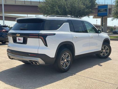 Summit White 2025 Chevrolet Traverse LT