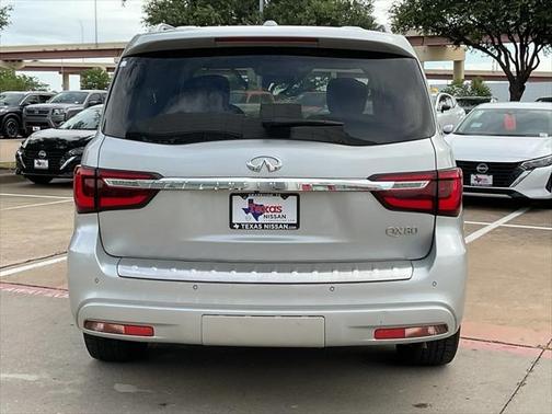 2022 INFINITI QX80 Luxe