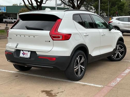 2024 Volvo XC40 B5 Core